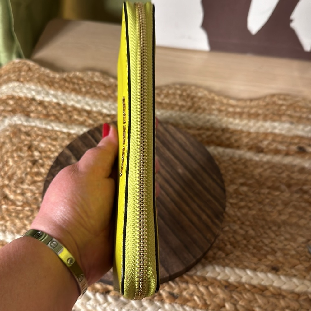 Michael Kors Wallet🔥 - Picture 4 of 10